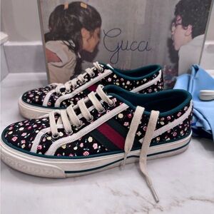 Gucci Floral Black and White Shoes
